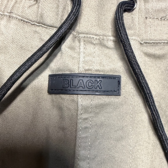 Men's Stylish taupe Cargo Pants - Picture 2 of 5